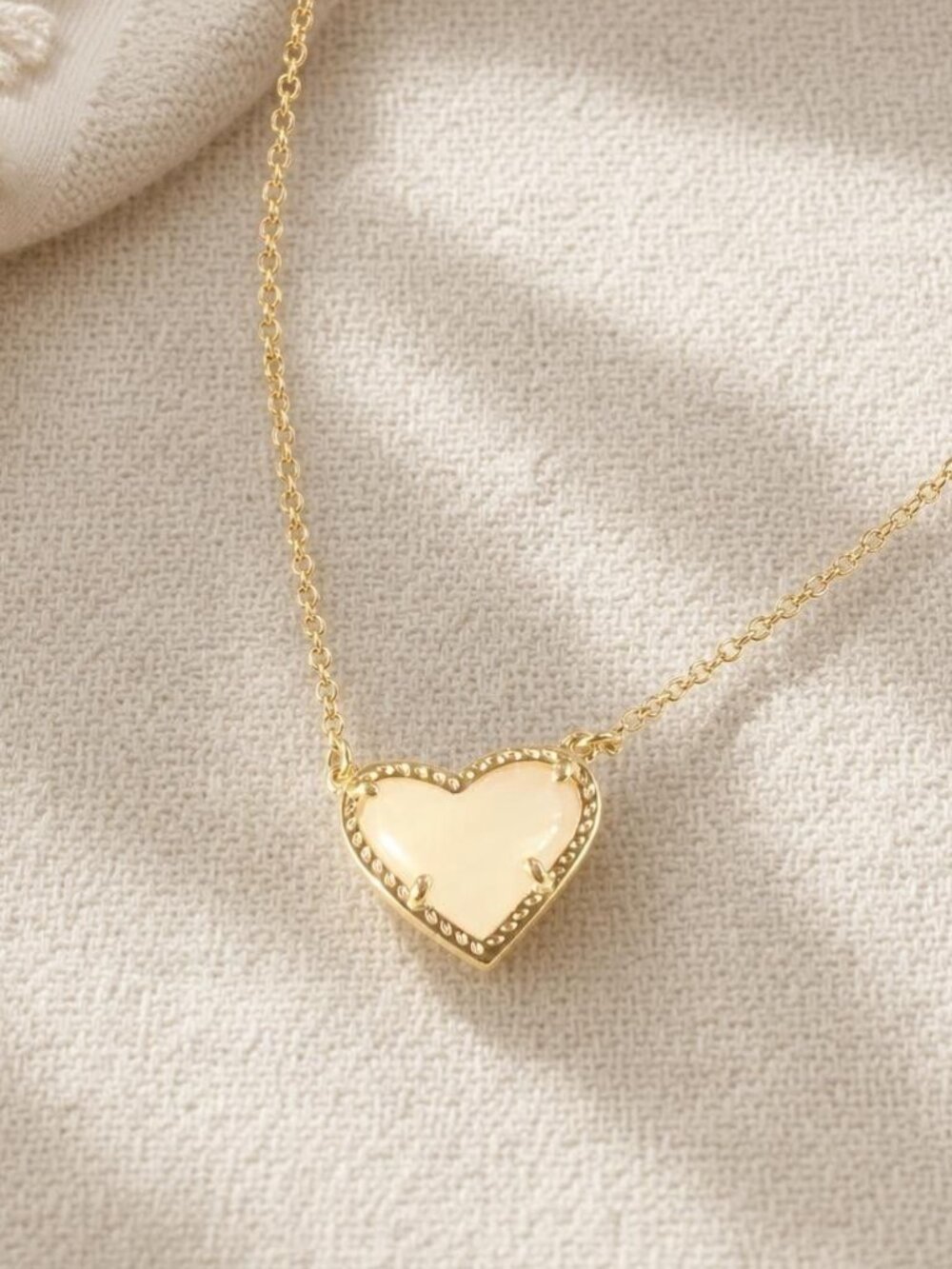 Kendra Scott Ari Heart Gold Rose Quartz Pendant Necklace